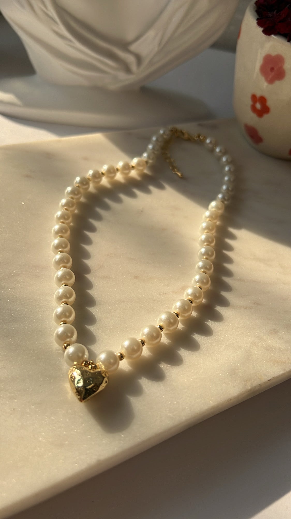 Meadow pearl neckpiece