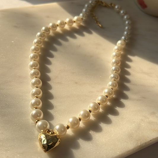 Meadow pearl neckpiece