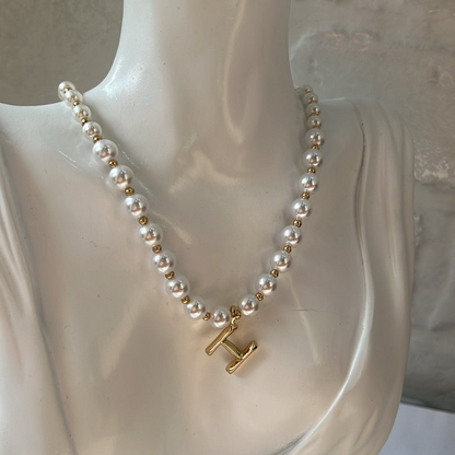 Haven pearl neckpiece