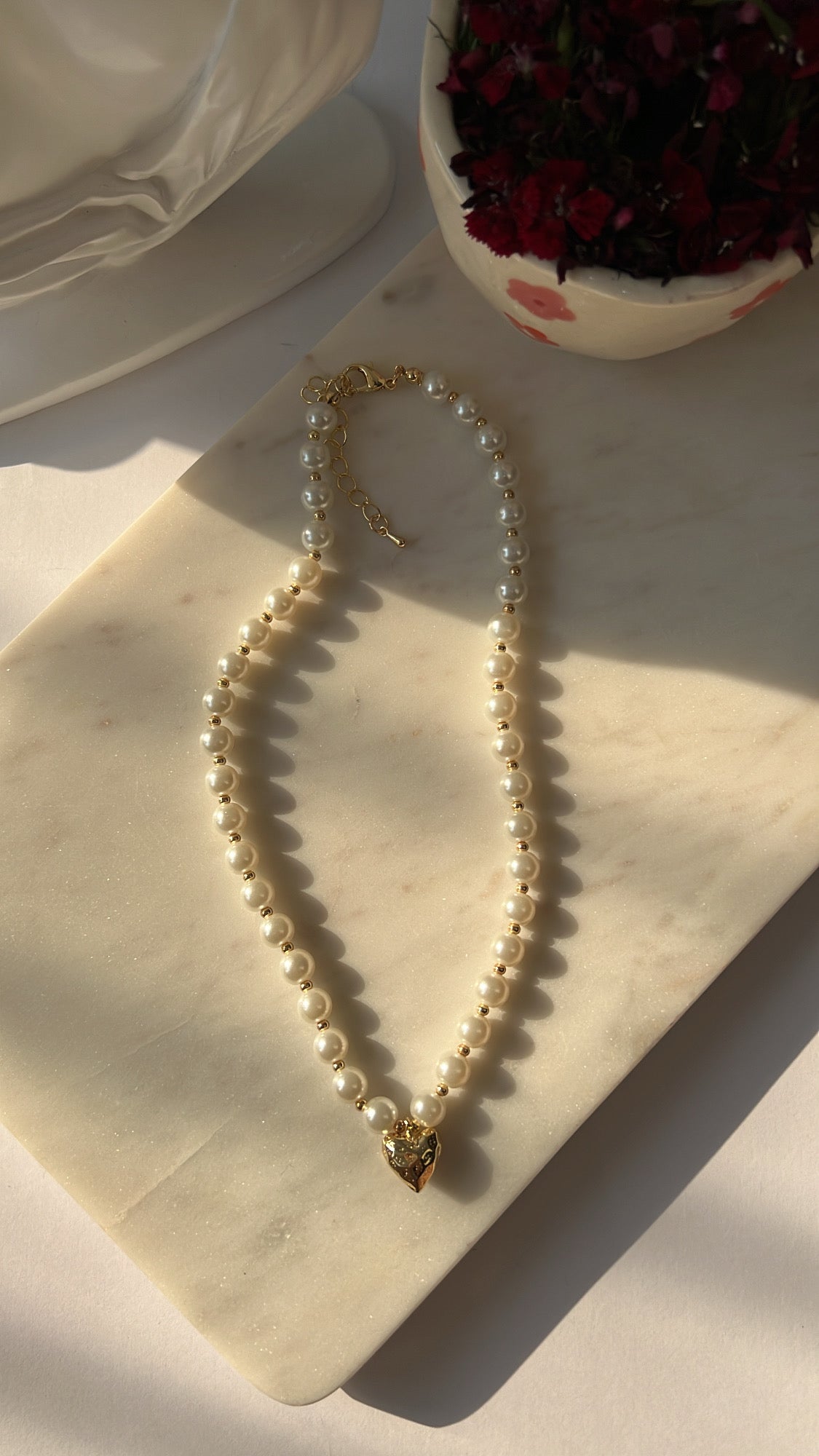 Meadow pearl neckpiece