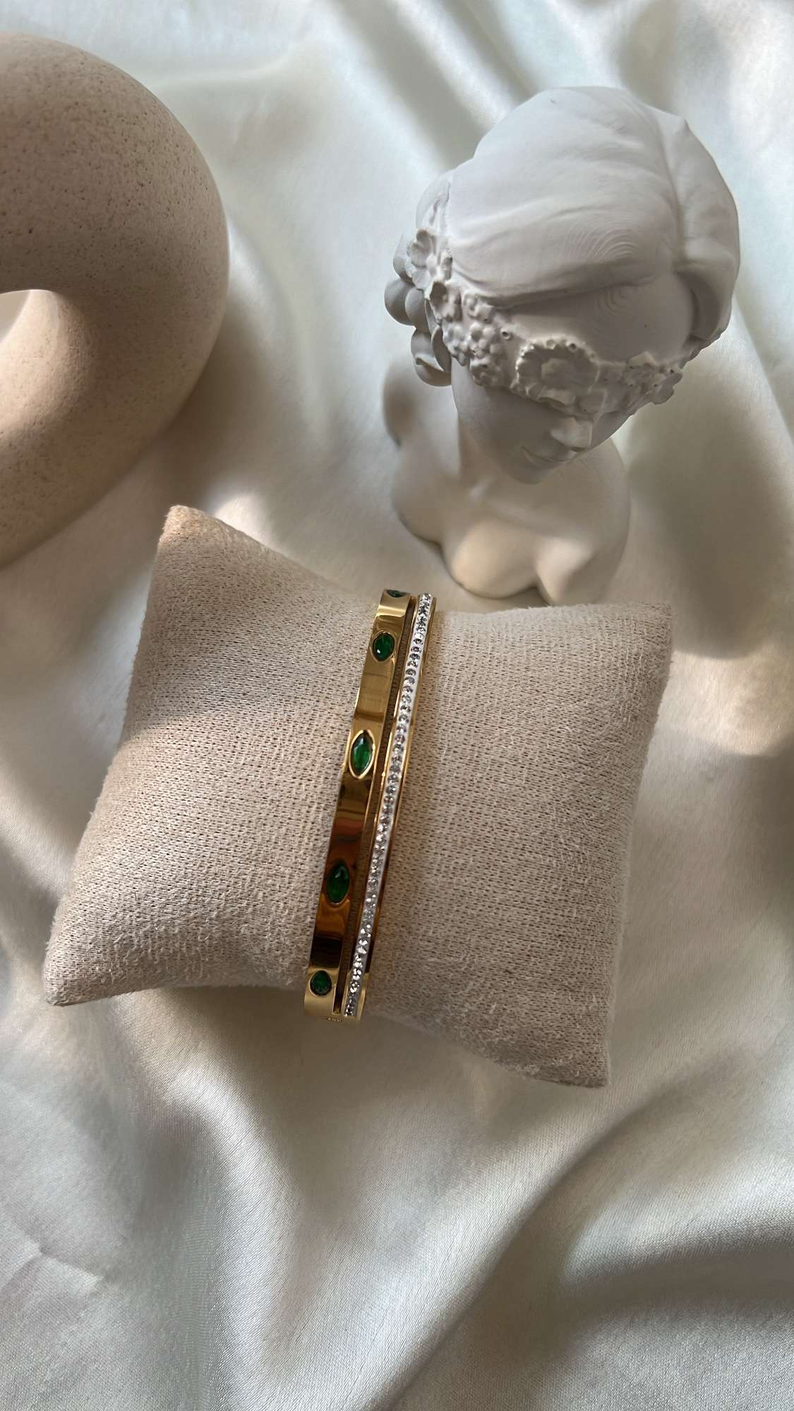 Waddle emerald bangle