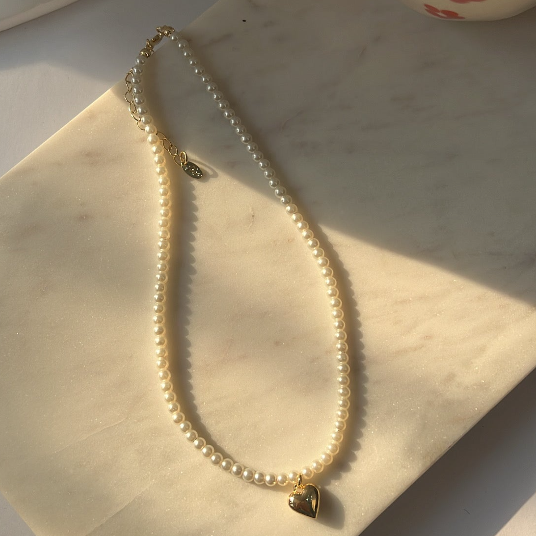 Heart pearl neckpiece