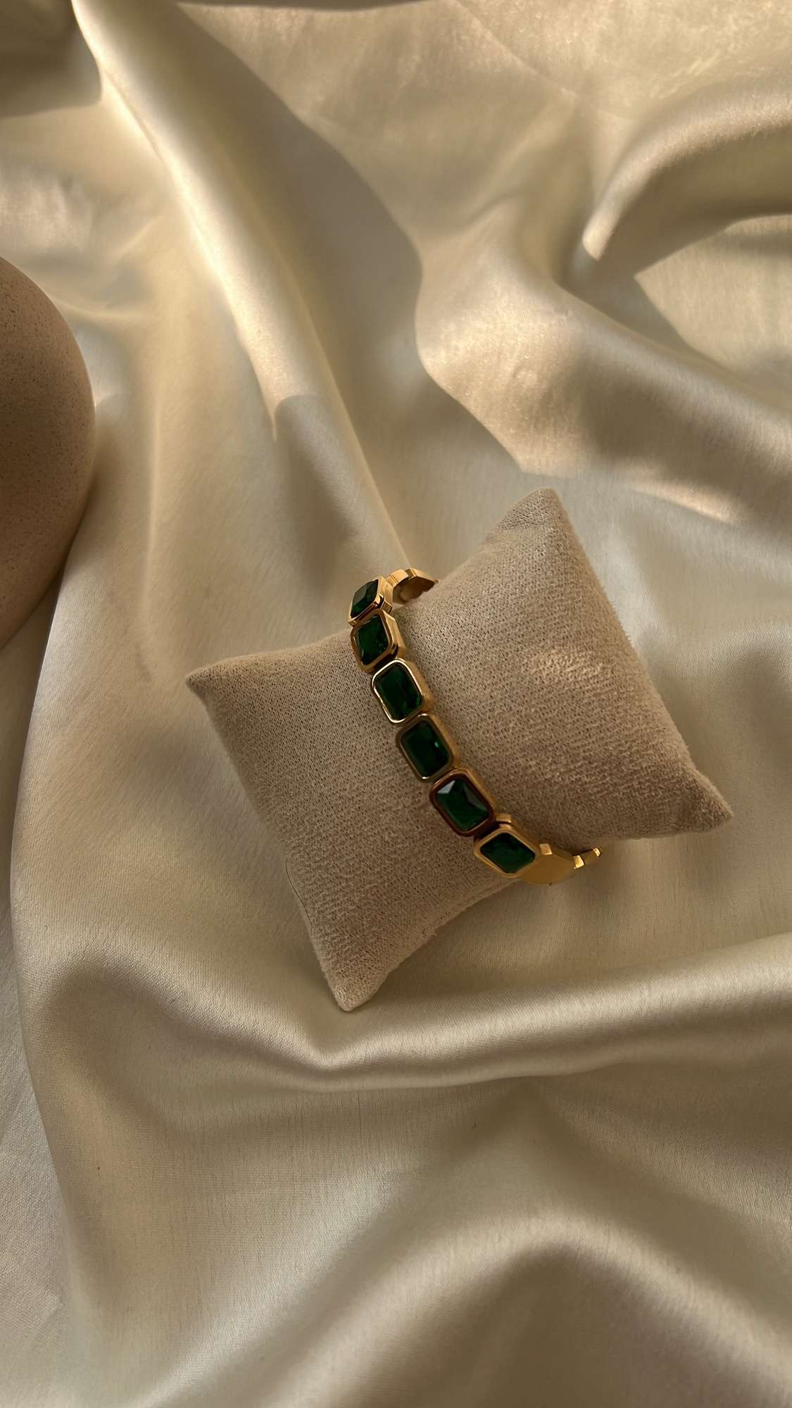 Evander emerald bangle