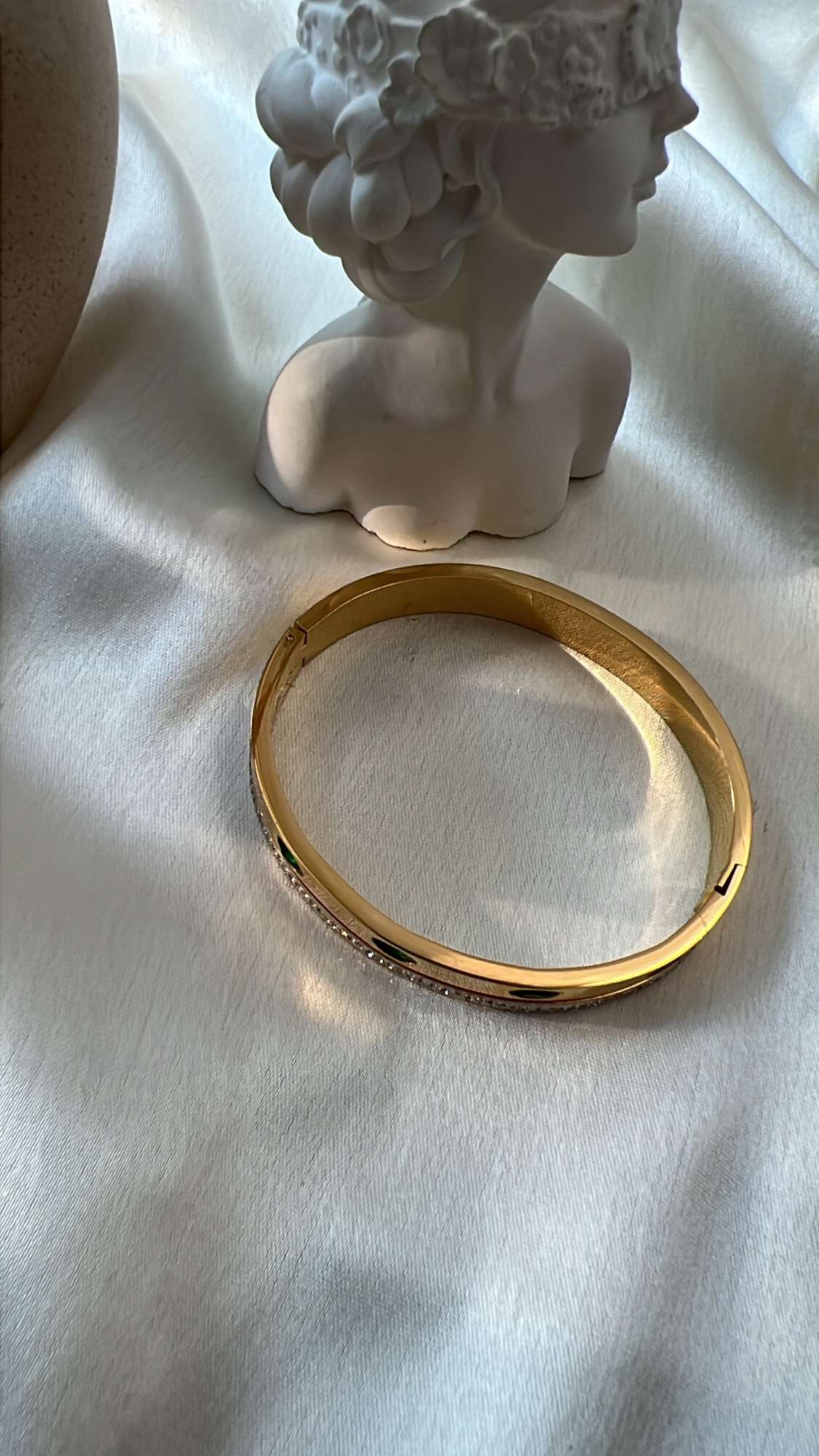 Waddle emerald bangle