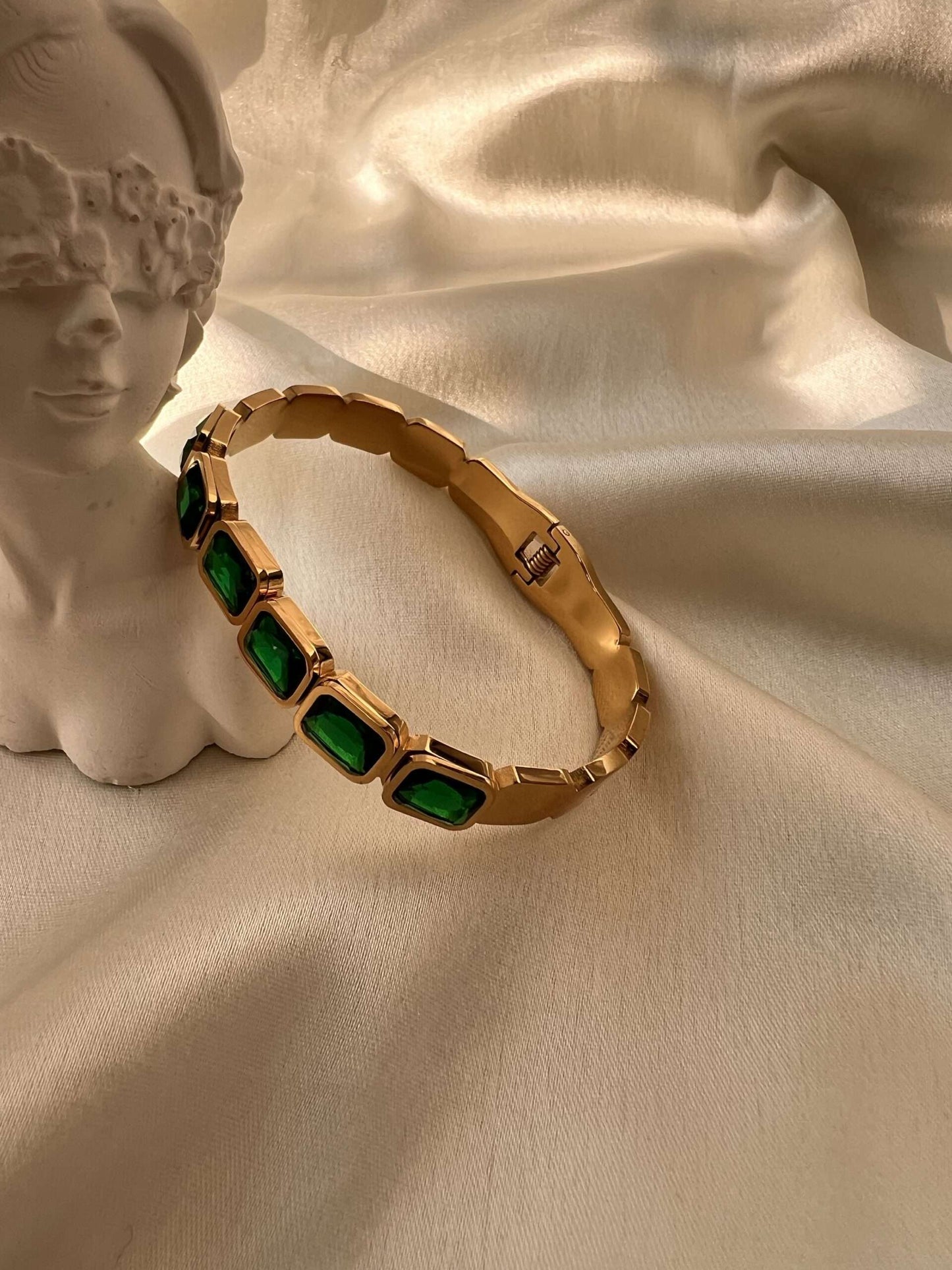 Evander emerald bangle