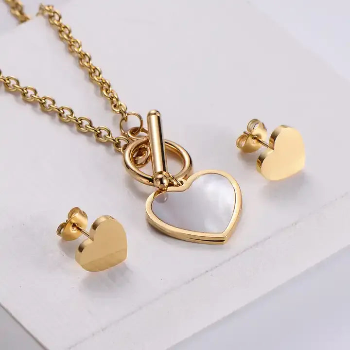 Heartfelt Charm: Women's Western Heart-Shaped Necklace